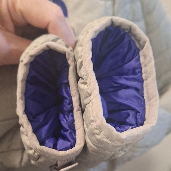 The North Face Women's Light Gray Quilted Lightweight Puffer Jacket - Picture 4 of 10